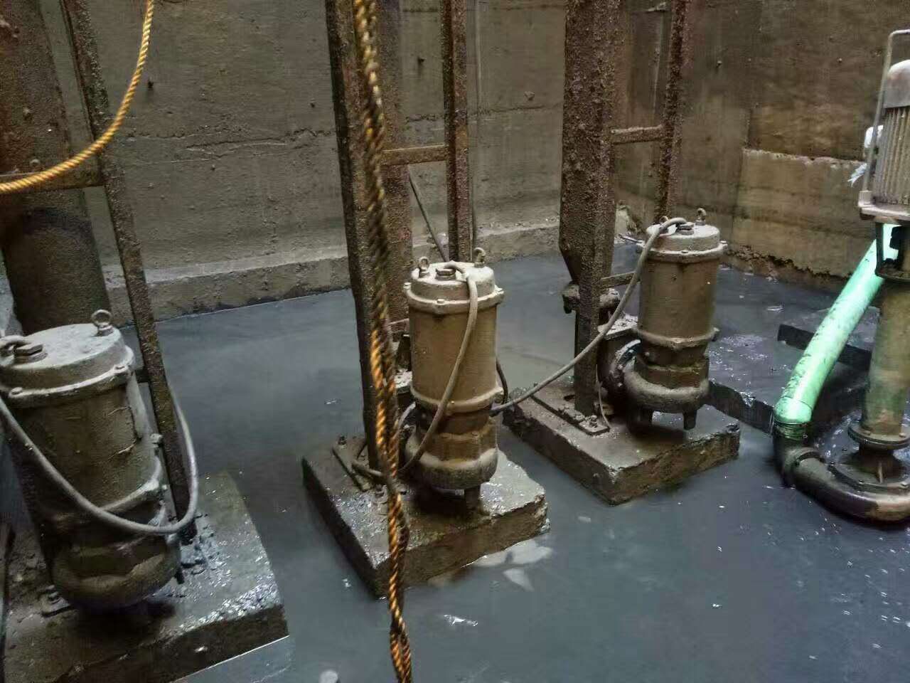 金坛污水池清理